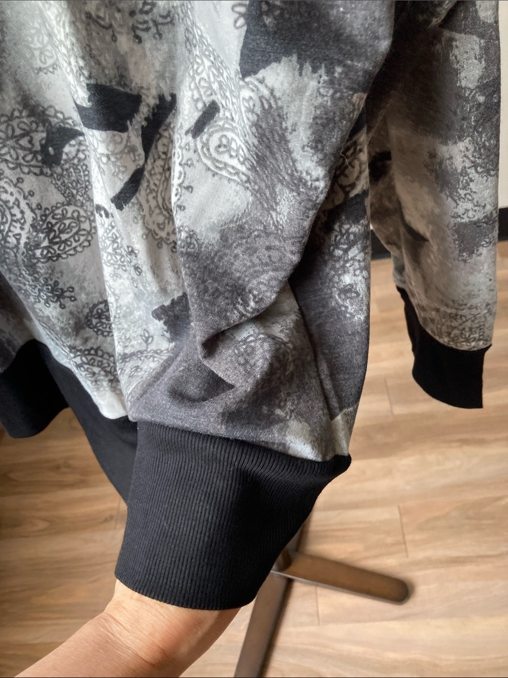 Nine West active paisley print pattern crewneck top zip pocket on sleeve 2X - Picture 16 of 17